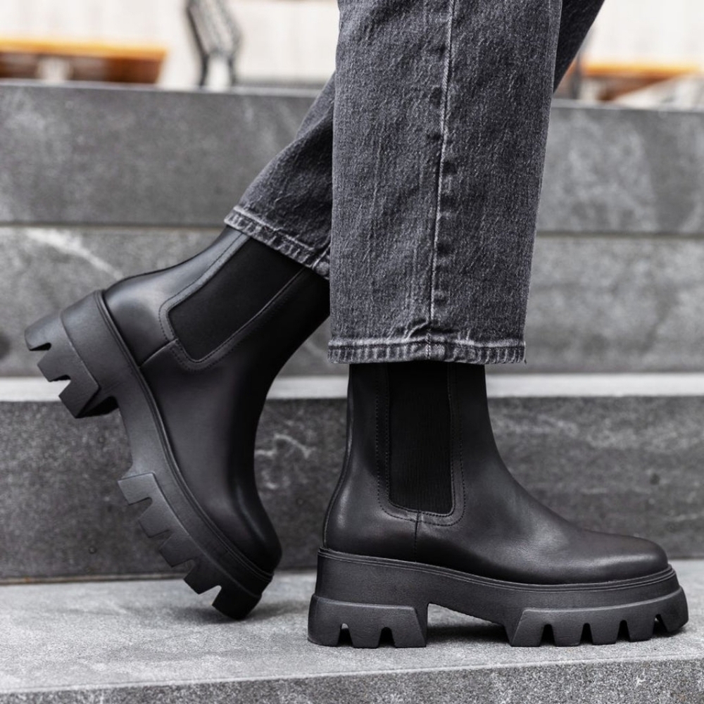 Thursday Reign Chelsea Boots Sz:8.5